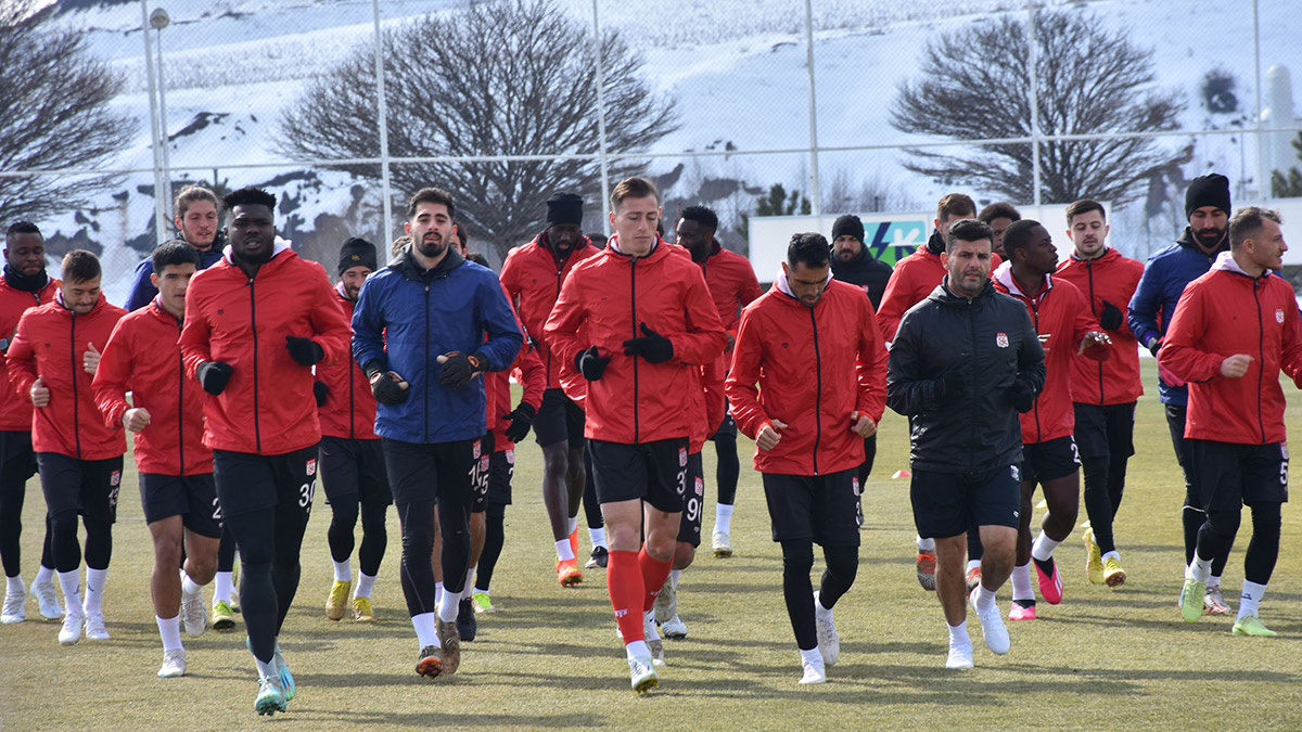 Depremden sonra futbolu konuşmak çok zor