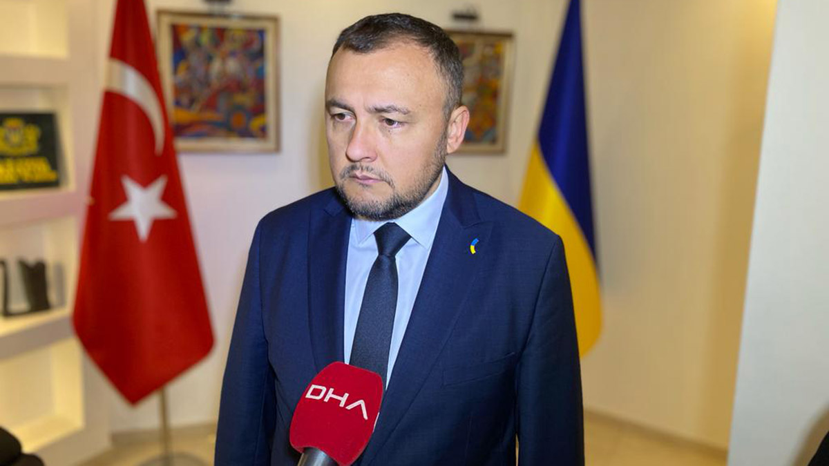 Savaş nedeniyle Türkiye'ye sığınan Ukraynalılar depremden etkilenen vatandaşlar için yardım seferberliği başlattı. Ukraynalıların kimisi gönüllü olarak bölgeye gidip arama çalışmalarına katılırken, kimisi de çeşitli faaliyetlerle topladıkları yardımları bölgeye ulaştırdı.