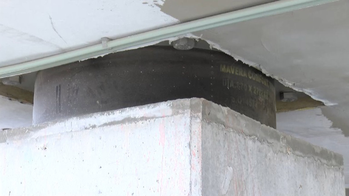 Kahramanmaraş merkezli, 11 ilde büyük yıkıma neden olan depremlerden sonra, binayı sarsan kuvveti minimuma indiren 'sismik izolatörler' gündeme geldi.