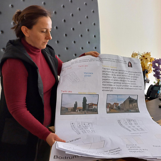 Son çalışması 'tarihi çevrede toplu konut' projesi oldu