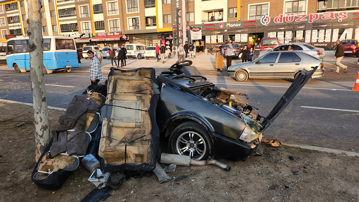 Düzce'de makas atan otomobil ikiye bölündü