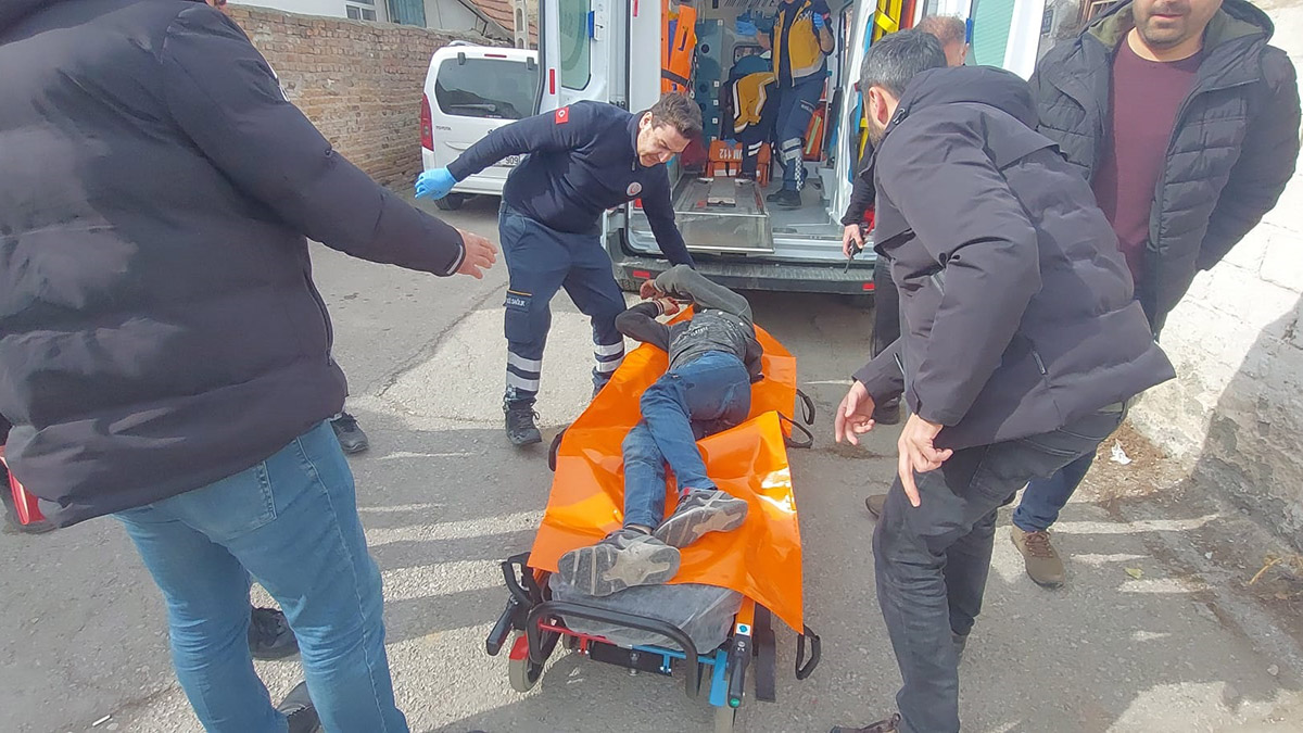 2 kişi tarafından tüfekle bacaklarından vuruldu