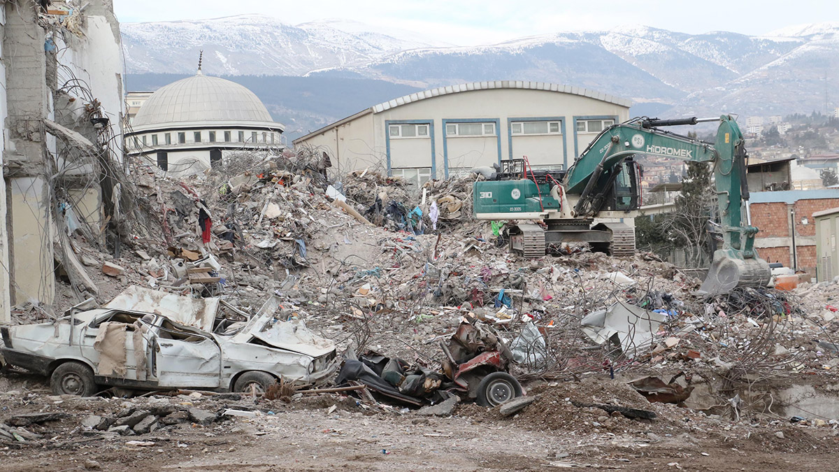 2 bin 412 binada acil yıkım kararı alındı