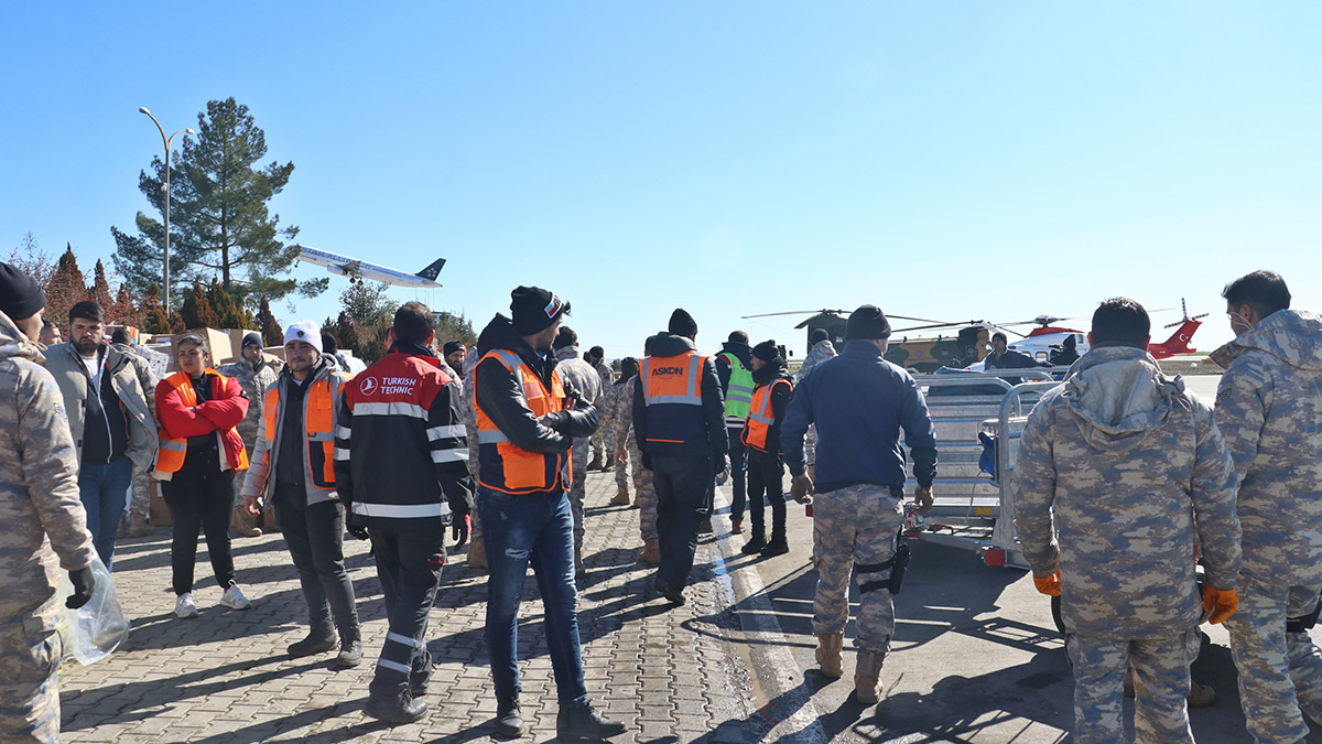TSK, depremzedeler için seferber oldu
