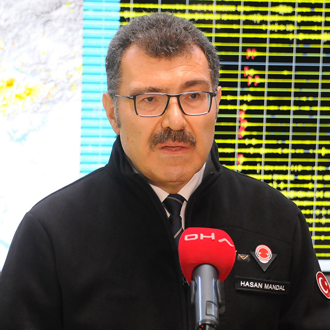TÜBİTAK Başkanı Prof. Dr. Hasan Mandal, Kahramanmaraş merkezli depremlerin etkilediği bölgede 15 istasyon ile gözlem yaptıklarını, 10 binin üzerinde deprem kaydedildiğini belirtti.
