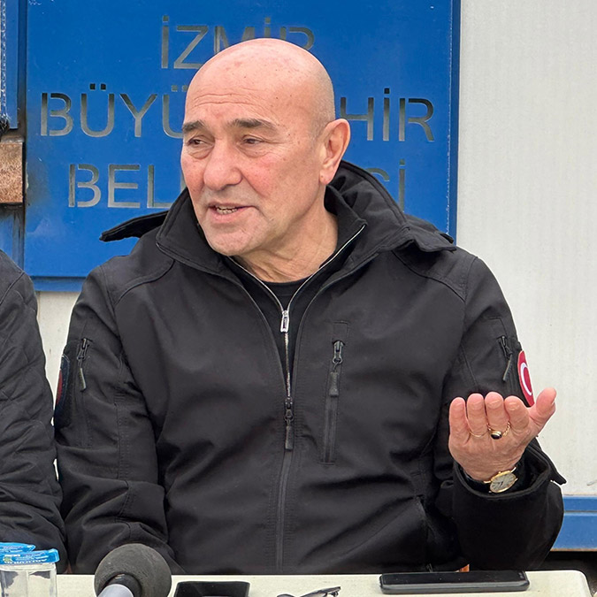 İzmir Büyükşehir Belediye Başkanı Tunç Soyer, Osmaniye'ye 200 konteynerden oluşan kent kuracaklarını, bu çalışmanın da mart başına kadar tamamlanacağını belirtti.