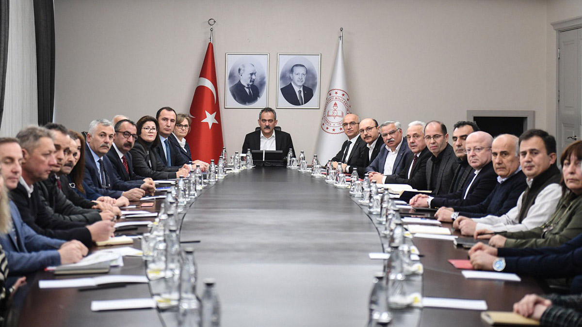 Asla öteleyemeyeceğimiz öncelikli husus eğitimdir