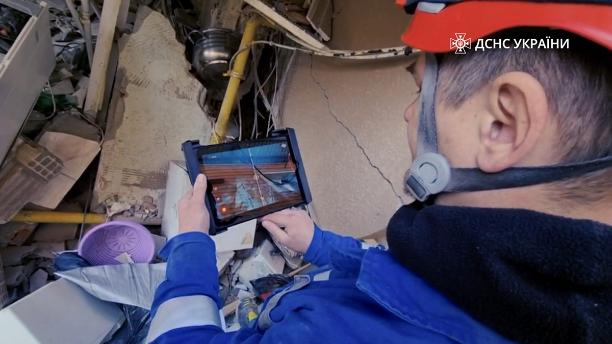 Ukrayna ekibi 300’den fazla binada yaşam belirtisi aradı