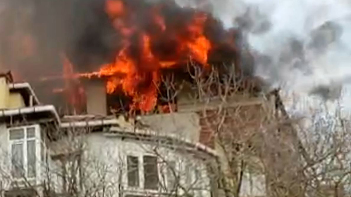 Üsküdar'da çatı yangını