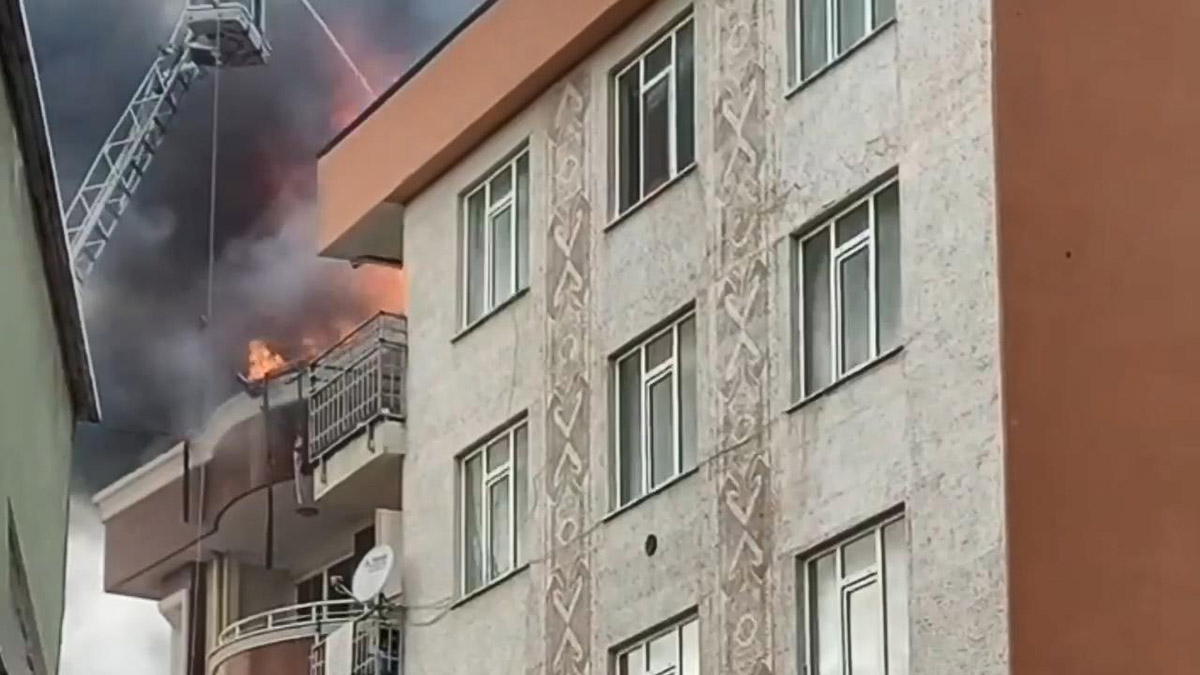 Üsküdar çatı yangını