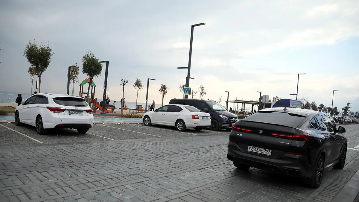 Antalya'da, 2022'de yabancı sürücüler veya yabancı araç plakalarına yönelik cezalar, ciddi oranda arttı. Yabancılara önceki yıla göre, yüzde 171 artışla 22 bin 799 cezai işlem uygulandı.
