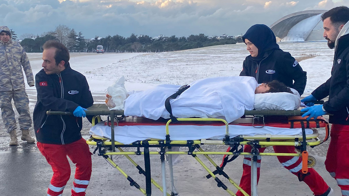 Malatya'da depremde yaralananlar İstanbul'a getiriliyor