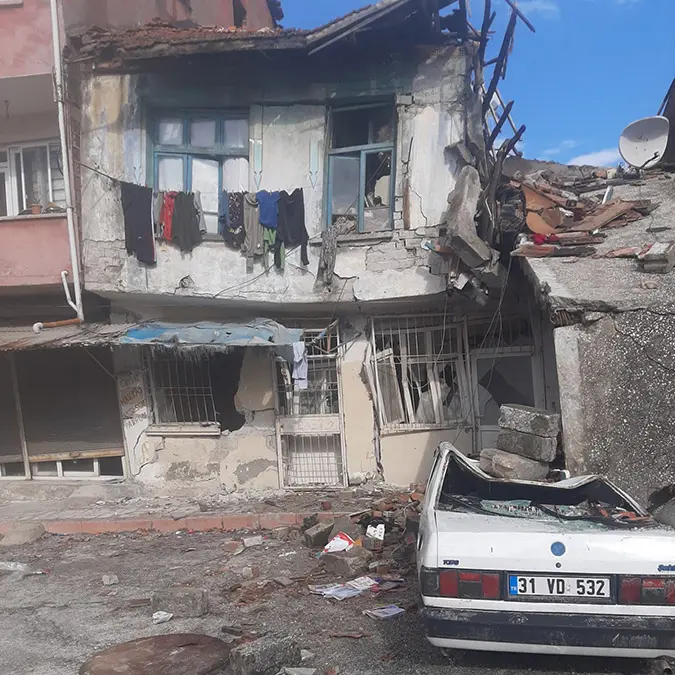 Yaralı depremzedeler yaşadıklarını anlattı