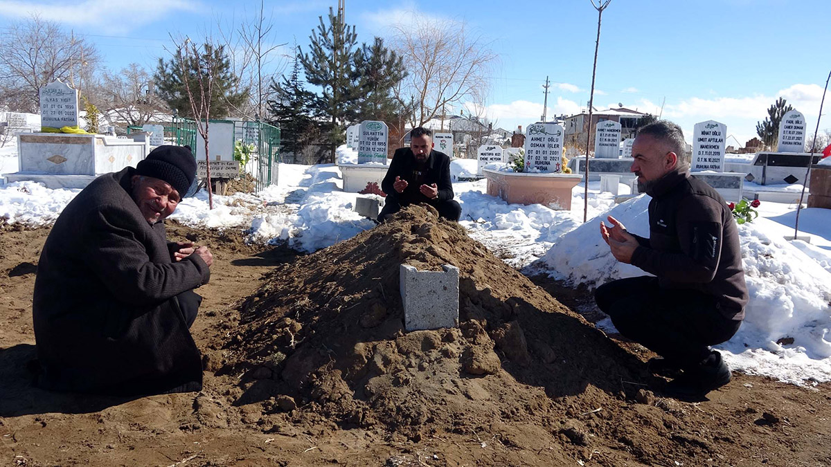 Erkan Turan, Hatay'da 7 katlı yıkılan apartmanın enkazından kardeşinin cansız bedenini ve 4 kişiyi sağ çıkardı.