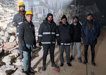 Enkazdan kardeşinin cansız bedenini ve 4 kişiyi sağ çıkardı
