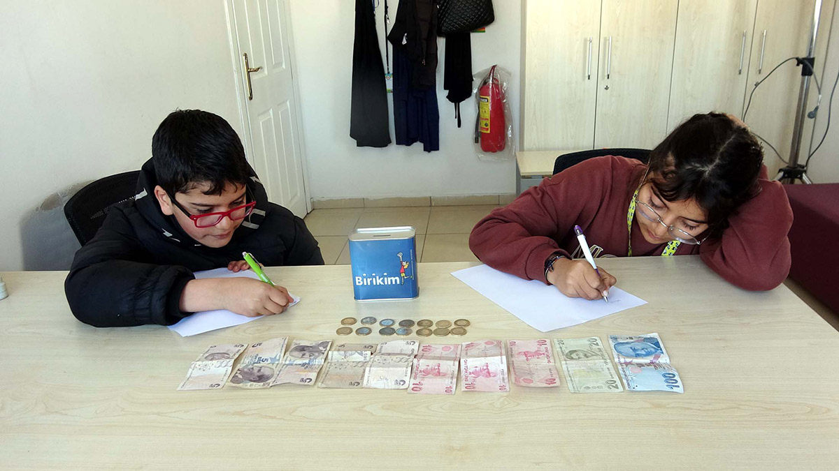 Zeynep ve Güney kardeşlerden örnek davranış