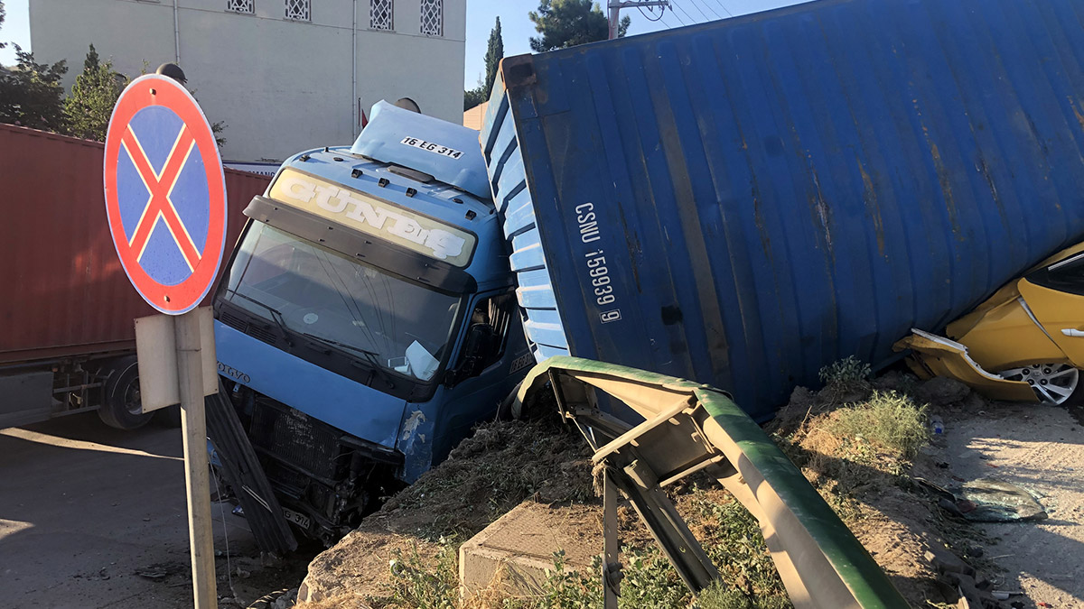 Zincirleme kazaya neden olan TIR şoförü 'çok ölü var' diye kaçmış