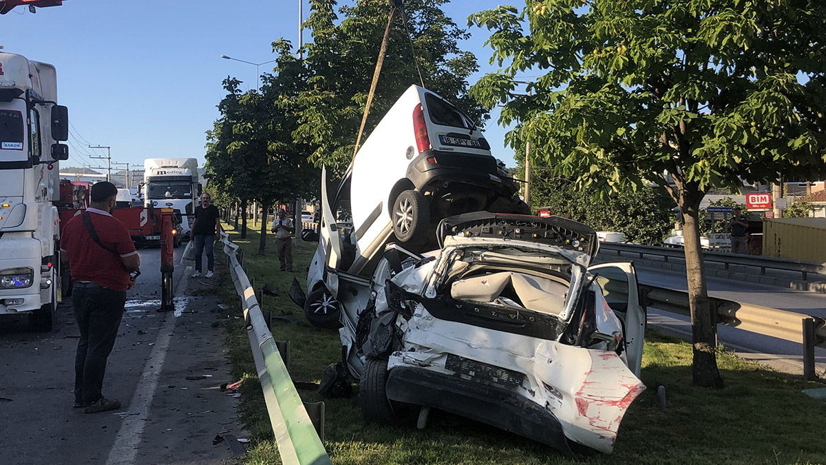 Zincirleme kazaya neden olan TIR şoförü 'çok ölü var' diye kaçmış
