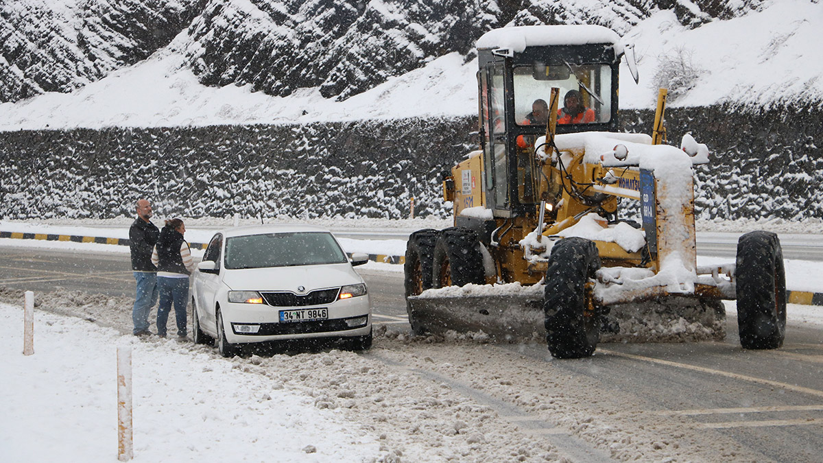 Zonguldak'ta kar yağışı kazalara neden oldu