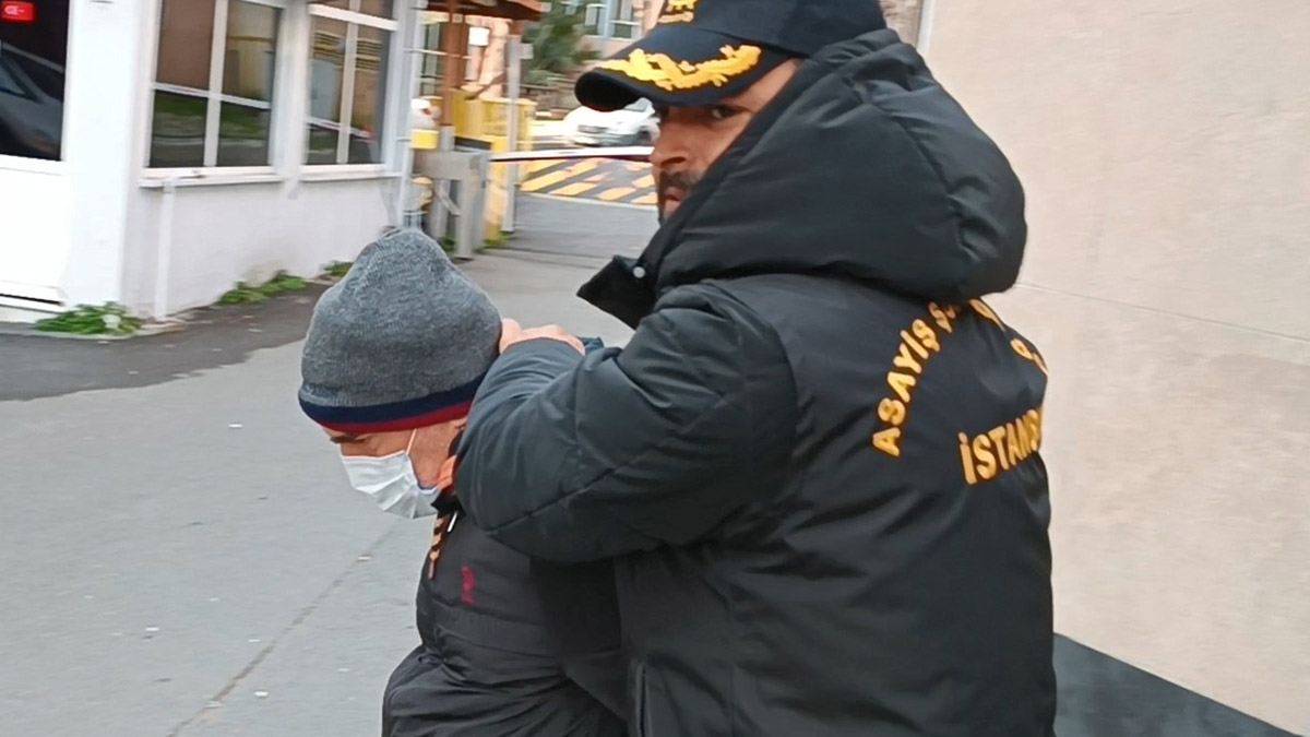 İstanbul'da bir banka şubesinde müdür olarak çalışırken zimmetine 4,5 milyon dolar ve 500 bin sterlin geçirdiği iddiasıyla 19 yıl firari olarak aranan, 'binbir surat' lakaplı Elbeyi Alemdağ (61)'ın davasının 'zaman aşımından' düşmesi nedeniyle tutuklandıktan 12 gün sonra tahliye edildiği ortaya çıktı.