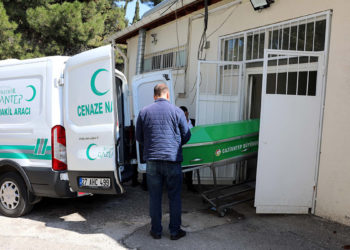 1 oğlunu öldürdü, 1 oğlu ve torununu yaraladı