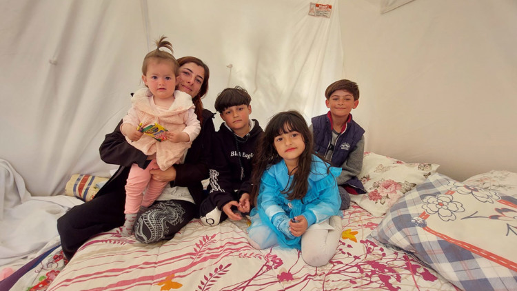 10 gün önce geldikleri Antakya'da deprem yakalandılar