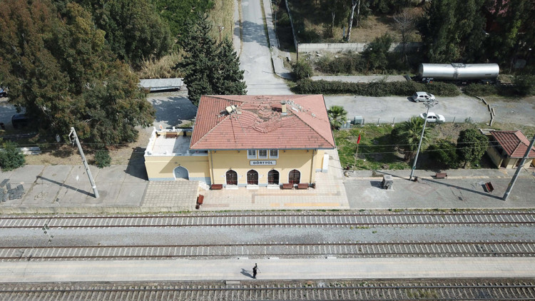 Dörtyol Tren İstasyonu, depremlerde hasar aldı