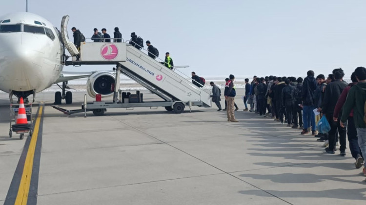 136 Afgan göçmen ülkelerine gönderildi