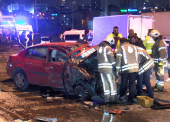 16 yaşındaki sürücü minibüse çarptı: 1 ölü 2 yaralı
