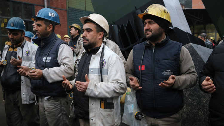 Grizu patlamasında hayatını kaybeden 263 madenci anıldı