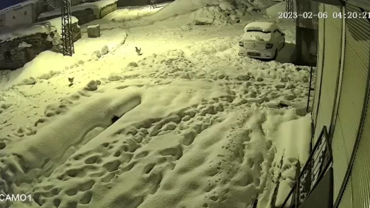 7.7'lik deprem anı, Diyarbakır’da güvenlik kamerasında