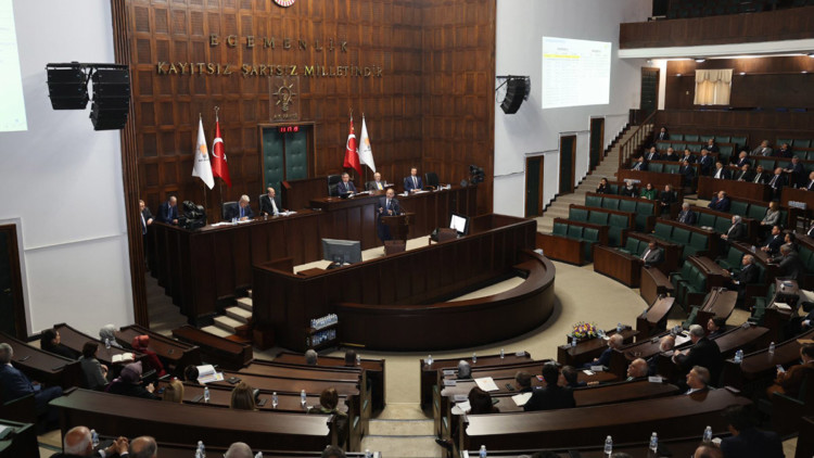 AK Parti grubu deprem gündemiyle toplandı