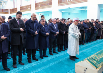 AK Parti'li Cevdet Yılmaz'ın annesi toprağa verildi