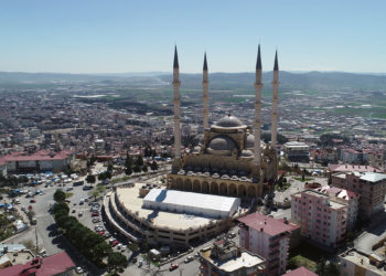 Abdülhamid Han Camii'nde teravih çadırda kılınacak