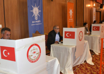 Adana'da, AK Parti'den temayül yoklaması