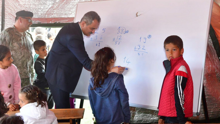 Afet bölgesinde 127 ilkokul, 168 ortaokul kurduk