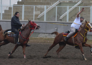 Ağır sıklet ciritçiler, kıyasıya yarıştı