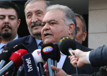 Ahmet Özal'dan YSK'ya adaylık başvurusu