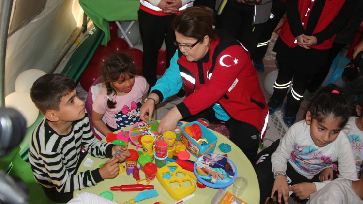 Aile ve Sosyal Hizmetler Bakanı Yanık Hatay'da