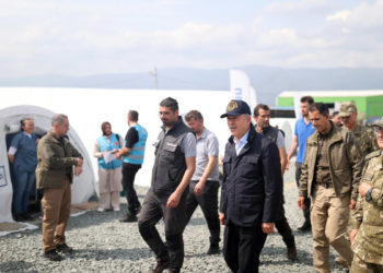 Akar Hatay'da depremzedelerle bir araya geldi