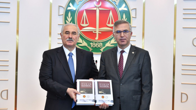 Akarca, 'Hukuk Rehberi'nin tanıtımına katıldı 