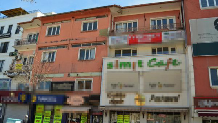 Aksaray'da ağır hasarlı 3 katlı bina boşaltıldı