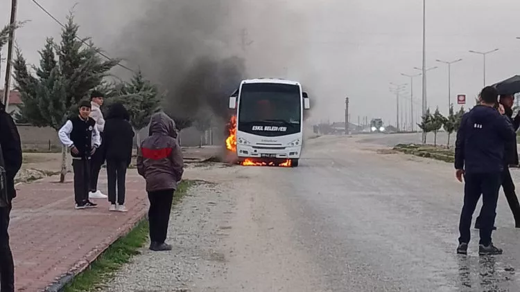 Aksaray'da öğrenci servis midibüsünde yangın