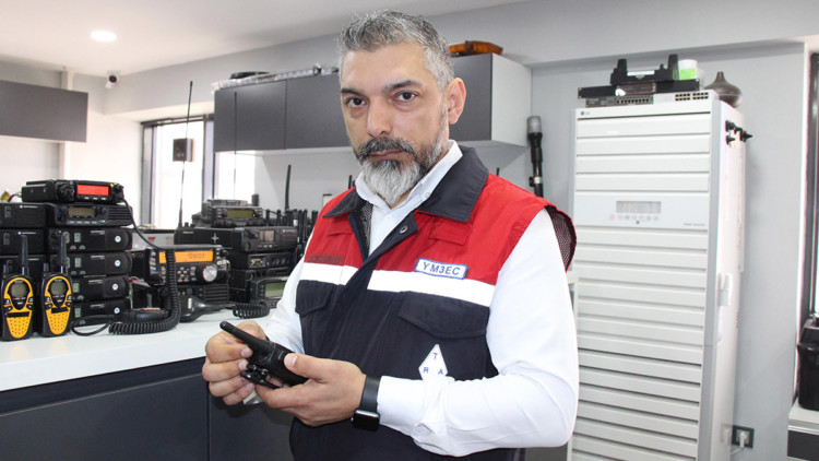 Amatör telsizciler, deprem bölgesinde haberleşmeyi sağladı