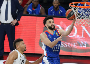 Anadolu Efes - Real Madrid: 90-89