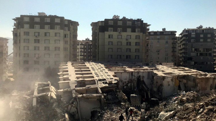 Asmolen döşeme ve çıkmalar yıkımlara neden oldu