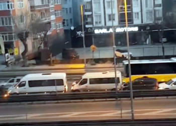 Avcılar’da 5 aracın karıştığı zincirleme kaza
