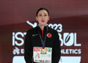 Avrupa şampiyonu Tuğba Danışmaz madalyasını aldı
