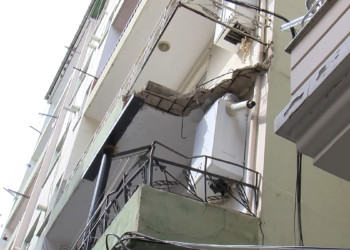 Bahçelievler'de balkonu çöken bina tahliye edildi