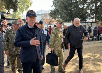 Bakan Akar, Mehmetçik Okulu'nu ziyaret etti